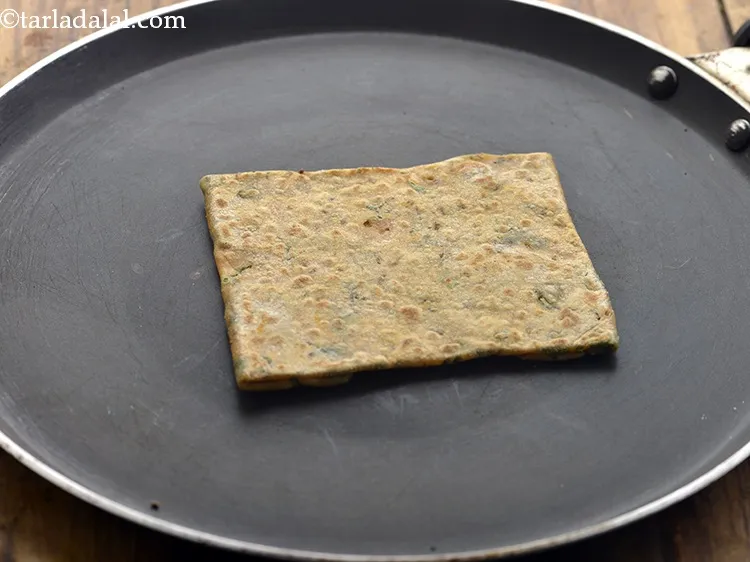 Step 21 – Flip the <strong>pudina paratha</strong> and cook till it is light brown in colour.
