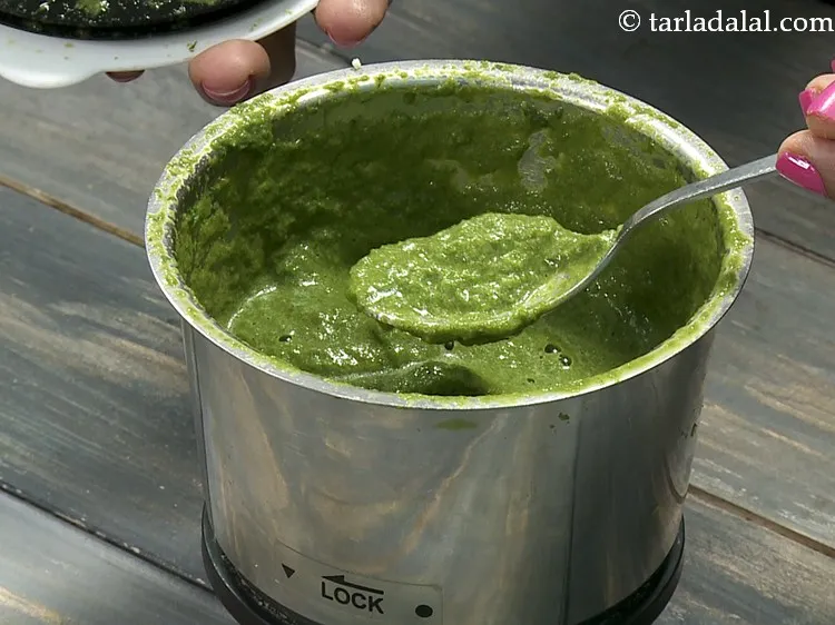 स्टेप 9 – सभी अवयवों को मिलाएं और एक मुलायम पेस्ट बना लें। …