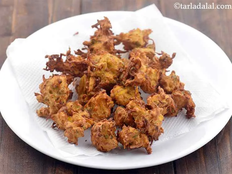 Step 11 – Repeat step 9 to deep-fry more pakoras. Drain&nbsp;<strong>pumpkin pakora | kaddu pakoda | bhopla pakoras …