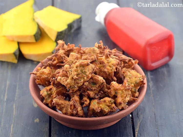 Step 13 – Your <strong>crispy bhopla pakoda</strong> are ready. They taste amazing as it is without any chutney …