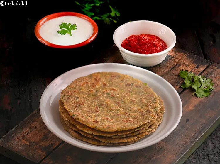 Step 28 – Serve&nbsp;<strong>healthy gluten free pumpkin roti &nbsp;</strong>with curds.&nbsp;<meta charset="UTF-8" />See&nbsp;<a href="https://www.tarladalal.com/how-to-make-curd-or-dahi-at-home-2790r">how to make curds</a>.