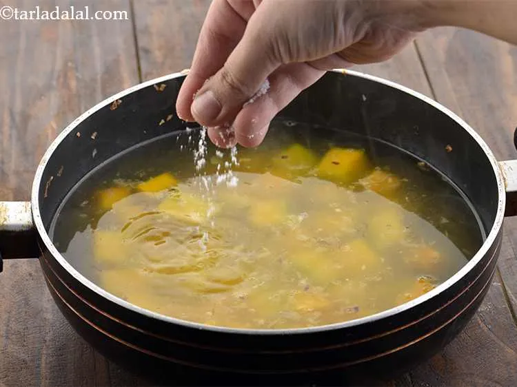 स्टेप 6 – अब नमक डालें।