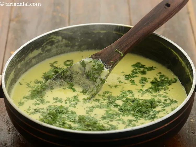 Step 20 – Garnish <strong>Punjabi kadhi </strong>with coriander leaves.