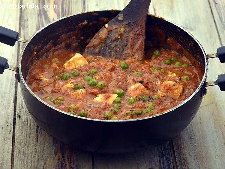 स्टेप 42 – धीरे से मिलाएं और मध्यम आंच पर १ से २ …