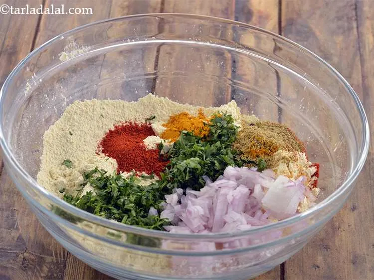 Step 4 – Add the chilli powder, coriander powder and turmeric powder to the besan.