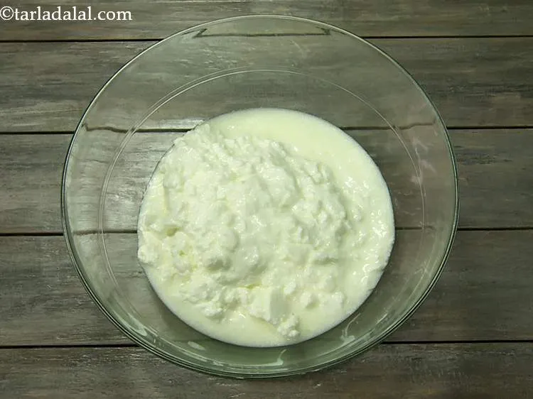 Step 2 – To make the <strong>Sweet Lassi (Punjabi&nbsp;</strong><strong>Sweet Lassi)</strong>,&nbsp;take thick curd in a deep bowl. If the …