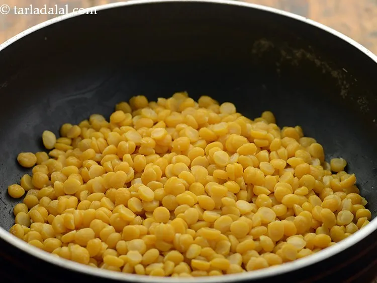 Step 9 – Transfer the cooked dal into a deep pan or non stick kadai.&nbsp;