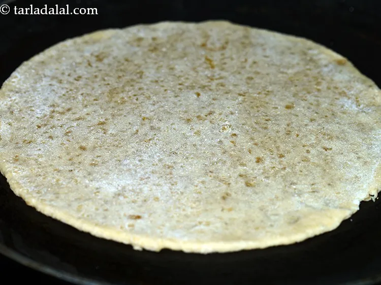 स्टेप 26 – <strong>महाराष्ट्रियन</strong>&nbsp;<strong>पूरन</strong>&nbsp;<strong>पोली</strong>&nbsp;|&nbsp;&nbsp;|&nbsp;<strong>Maharashtrian puran poli recipe in Hindi |</strong>&nbsp;को एक नॉन स्टिक …