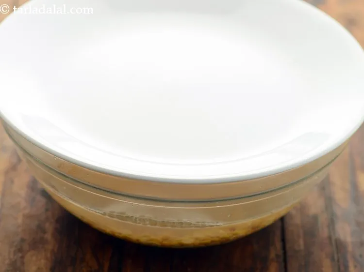 स्टेप 3 – ढक्कन के ढककर लगभग ३० मिनिट के लिए दाल को …