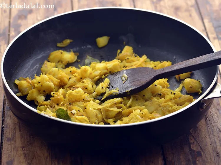 स्टेप 10 – अच्छी तरह से मिलाएं और मध्यम आंच पर १ से …