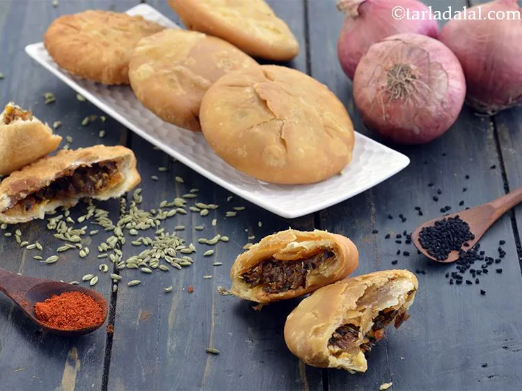 स्टेप 31 – <strong>प्याज की कचौड़ी</strong> को | <strong>राजस्थानी कचोरी | घर पर …