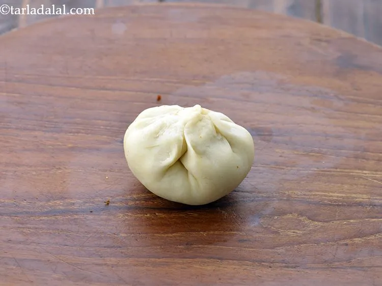 स्टेप 24 – सभी किनारों को बीच मे साथ लाकर अच्छी तरह बंद …