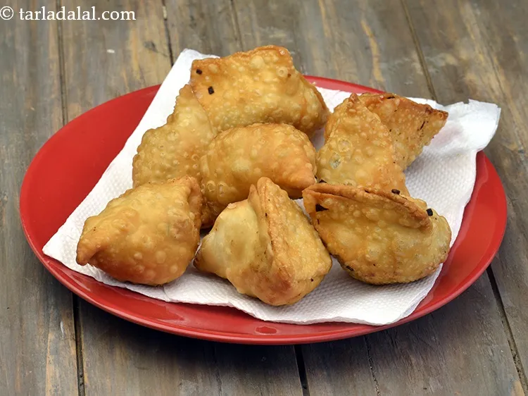Step 28 – Deep-fry 6 to 8 samosas on a medium flame till they turn golden brown in …
