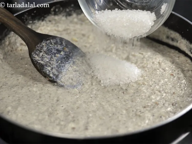 स्टेप 15 – इस स्तर पर, शक्कर डालें।