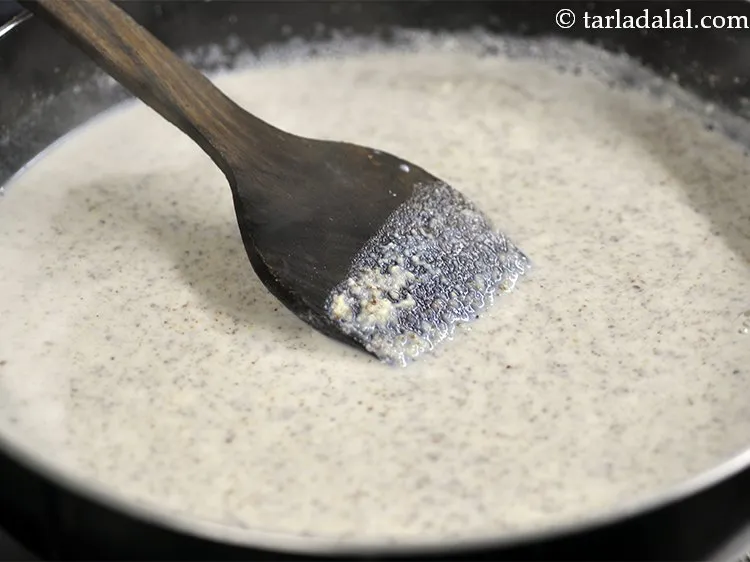 स्टेप 14 – अच्छी तरह मिलाएं और मध्यम आंच पर लगातार हिलाते हुए …