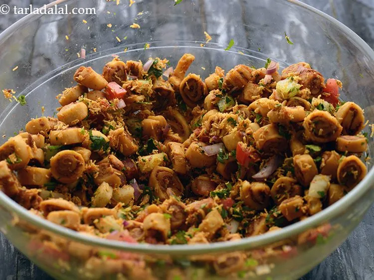 Step 13 – Toss&nbsp;<strong>quick bhakarwadi chaat | mini bhakarwadi chaat | Maharashtrian style bhakarwadi chaat | bhakarwadi bhel …