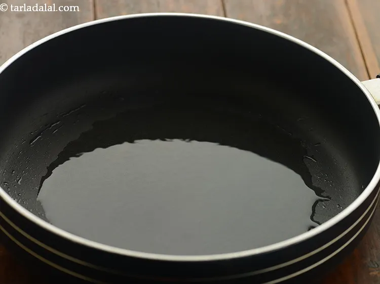 स्टेप 6 – <strong>चिली गार्लिक नूडल्स रेसिपी </strong>बनाने के लिए&nbsp; | <strong>झटपट चिली …