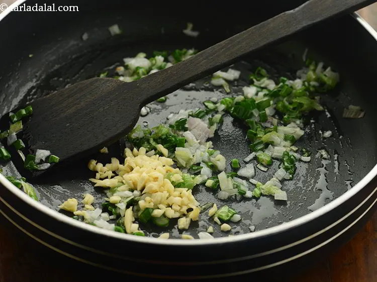 Step 10 – Add the garlic. Garlic is the main ingredient in the recipe, the noodles are strongly …