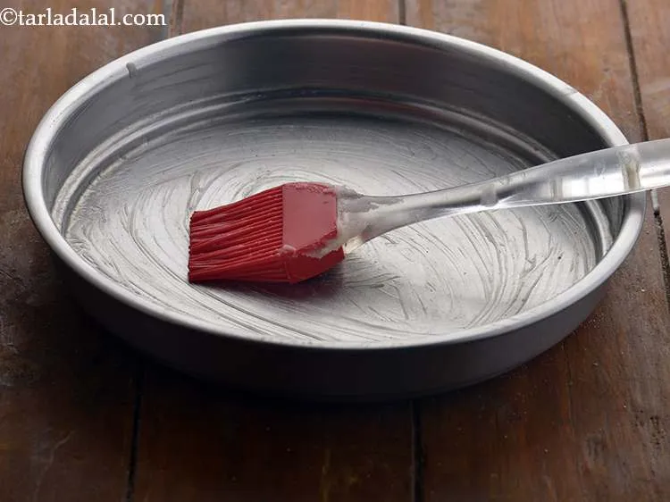 स्टेप 12 – १७५ मिमी (७&quot;) के व्यास की थाली को घी या …