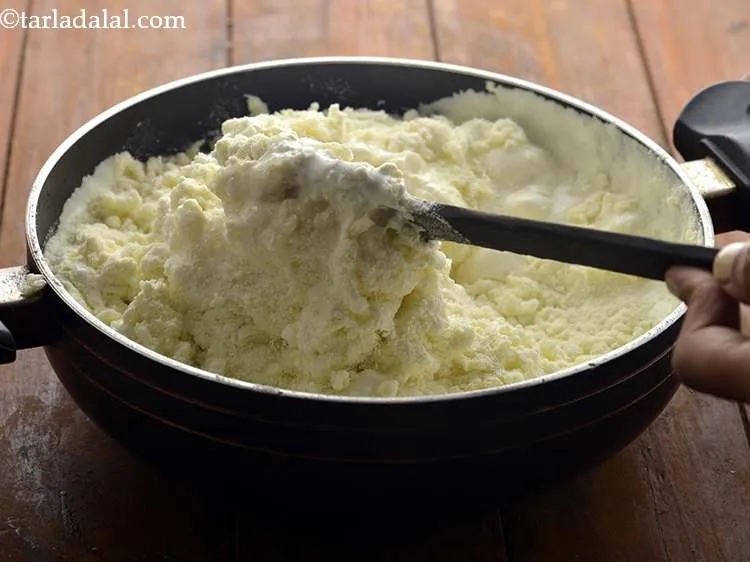 स्टेप 7 – सभी सामग्रियों को अच्छी तरह से मिलाएं।