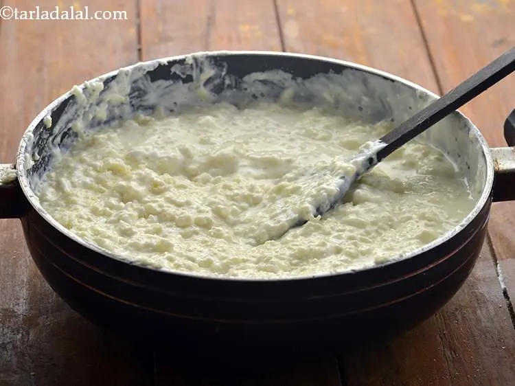 स्टेप 8 – आंच शरू करें और मध्यम आँच पर १५ मिनट के …