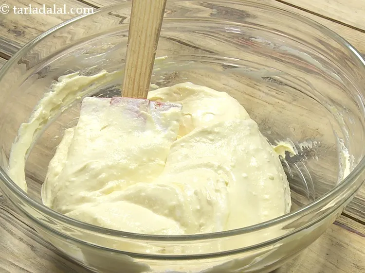 स्टेप 14 – फोल्ड करने के बाद मिश्रण कुछ इस तरह दिखेगा। एक …