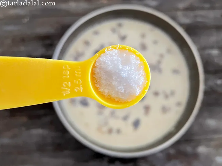 स्टेप 17 – स्वादानुसार नमक डालें।