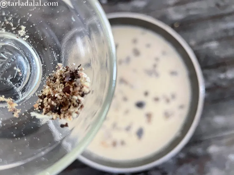 स्टेप 18 – काली मिर्च डालें।