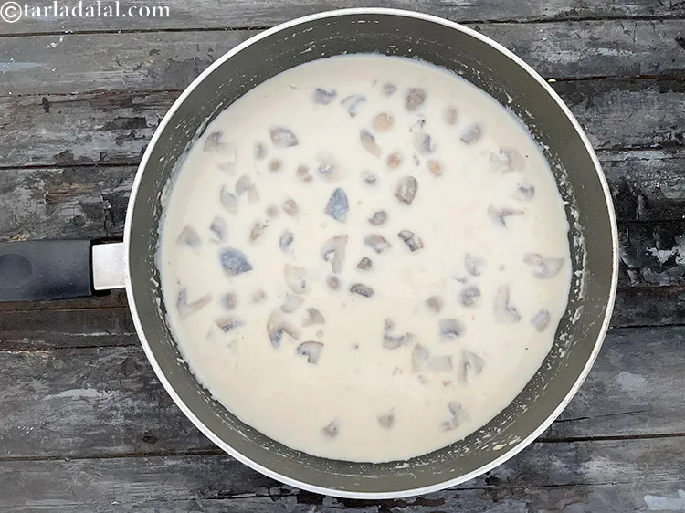 स्टेप 20 – <strong>मशरूम सूप</strong> को | <strong>मलाईदार मशरूम सूप | वेज मशरूम …