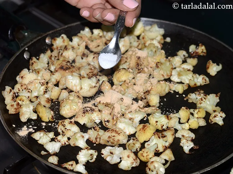 स्टेप 10 – नमक डालें।