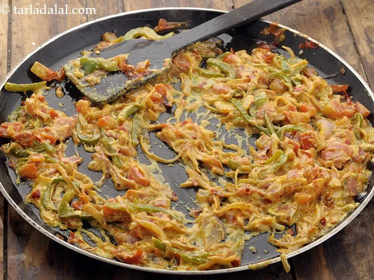 स्टेप 12 – कुछ सेकंड के लिए भून लें। सुनिश्चित करें कि आपका …