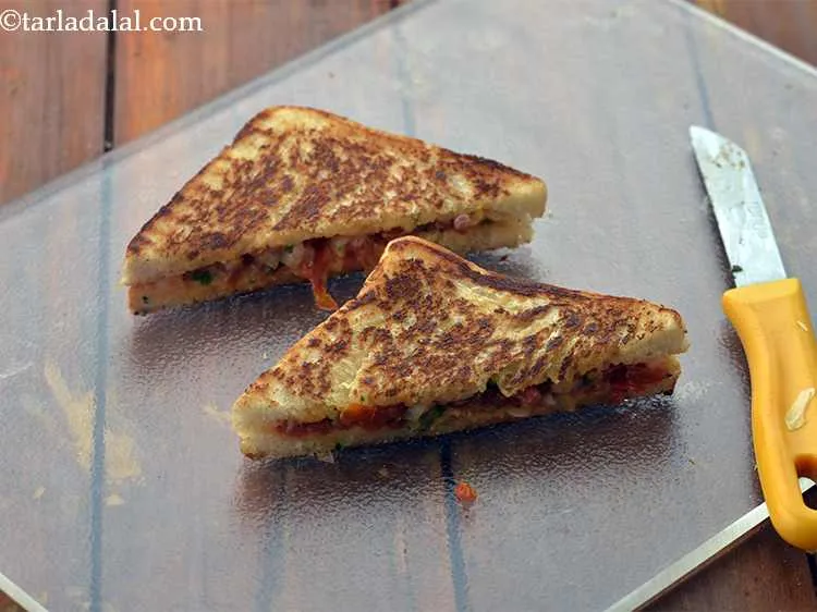 Step 16 – Cut the&nbsp;<strong>quick sandwich | vegetable tawa sandwich | veg tawa sandwich&nbsp;| Indian tava sandwich |</strong>&nbsp;diagonally …