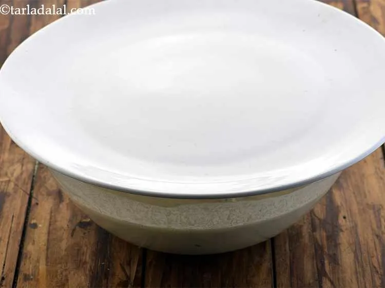 स्टेप 11 – ढक्कन से ढक कर ३० मिनट के लिए अलग रखें। …