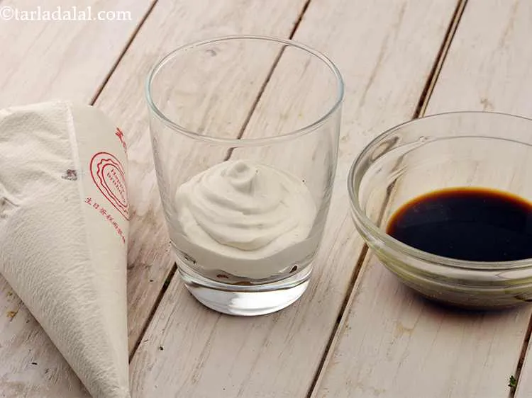 Step 8 – Swirl little mixture of coffee-whipped cream mixture, evenly over it.