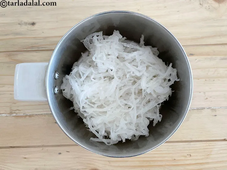 Step 13 – In a mixer put <meta charset="UTF-8" />1 cup&nbsp;<a href="glossary-grated-radish-953i">grated white radish (mooli)</a>.&nbsp;Radish has many&nbsp;<a href="https://www.tarladalal.com/recipes-for-Healthy-Heart-377">heart …