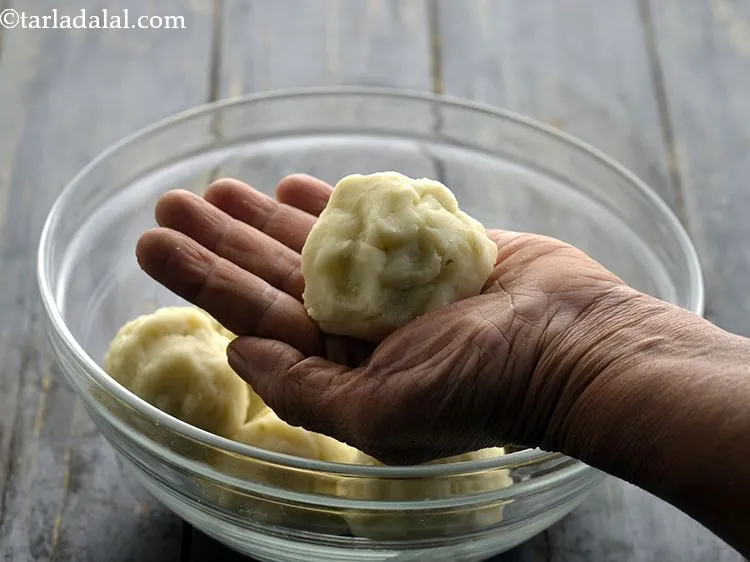 Step 40 – Bring together the edges while lightly pressing the centre so that the filling does not …