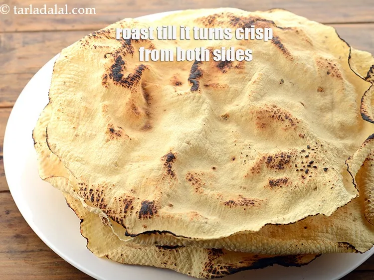 Step 6 – All 4 Bikaneri papad are ready after roasting.