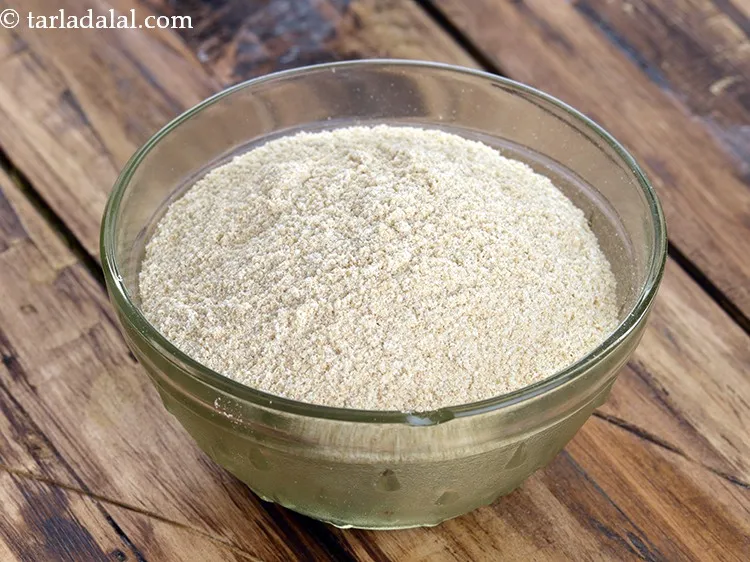 स्टेप 4 – १ टेबल-स्पून&nbsp;<a href=""https://www.tarladalal.com/glossary-rajgira-flour-ramadana-flour-amaranth-flour-rajgira-ka-atta-hindi-1297i"">राजगीरा का आटा</a> डालें। इस आलू की सब्जी …