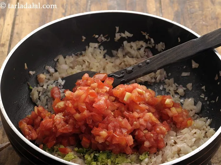 Step 19 – <p>Add tomatoes which would provide tang to our rajma curry.</p>