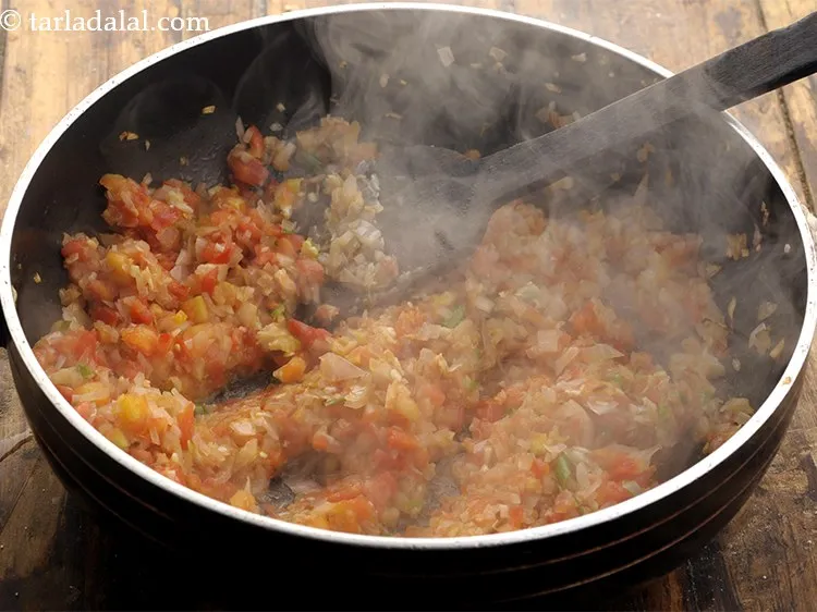 Step 20 – <p>Mix well and cook in a medium flame for 3 minutes, while stirring occasionally.&nbsp;</p>