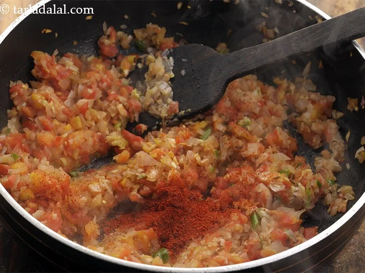 Step 21 – <p>Add red chilli powder.</p>