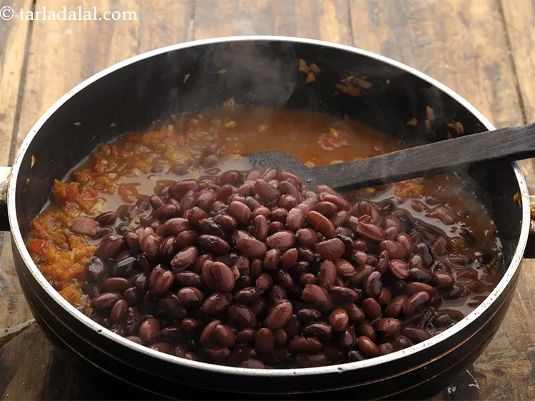 Step 27 – <p>Add rajma along with the water.</p>