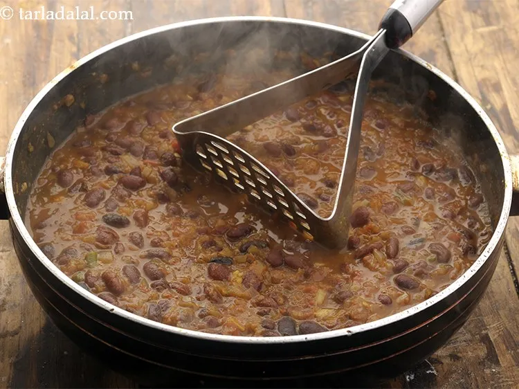 Step 28 – <p>Mix well and cook on a medium flame for 5-7 minutes, while mashing lightly with …