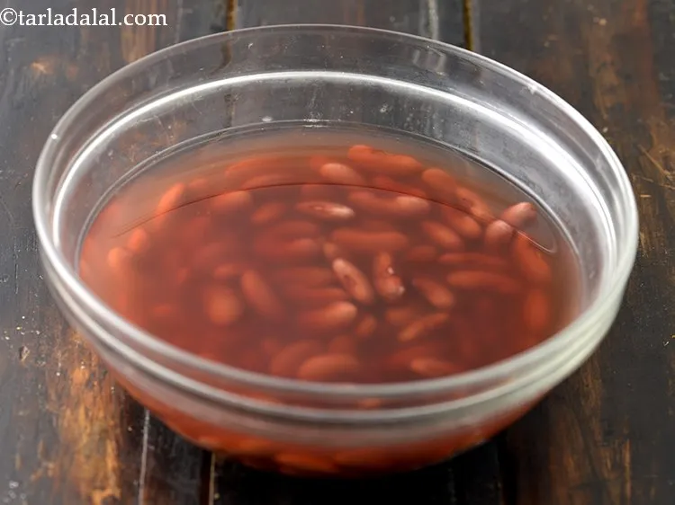 Step 2 – To make <strong>Rajma Salad for Baby and Toddlers above 1 year</strong>, soak rajma overnight.