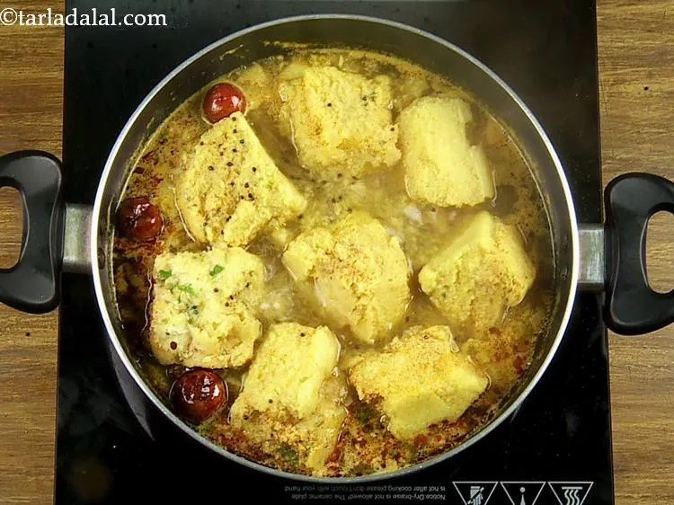 Step 33 – <p>Simmer&nbsp;for 5 minutes. <strong>rasawala dhokla recipe |&nbsp;Gujarati style rasawala dhokla |&nbsp;khaman dhokla in rasa |</strong> …