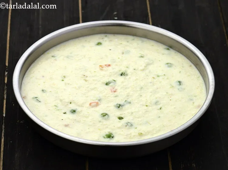 Step 22 – Shake the thali clockwise to spread it evenly to make an even layer.