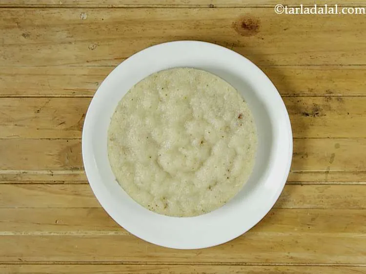 Step 22 – Invert the&nbsp;<strong>Pressure Cooker Eggless Sooji Cake</strong>.