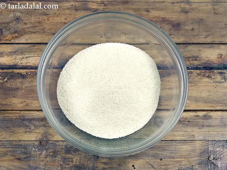 स्टेप 1 – <strong>रवा चीला</strong> बनाने के लिए | <strong>सूजी चीला | ब्रेकफास्ट …