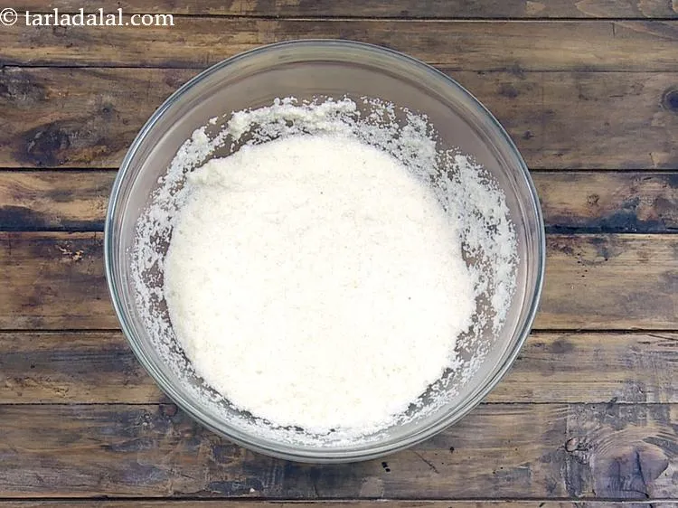 स्टेप 5 – २० मिनट के बाद, हमारी सूजी सभी पानी को अवशोषित …