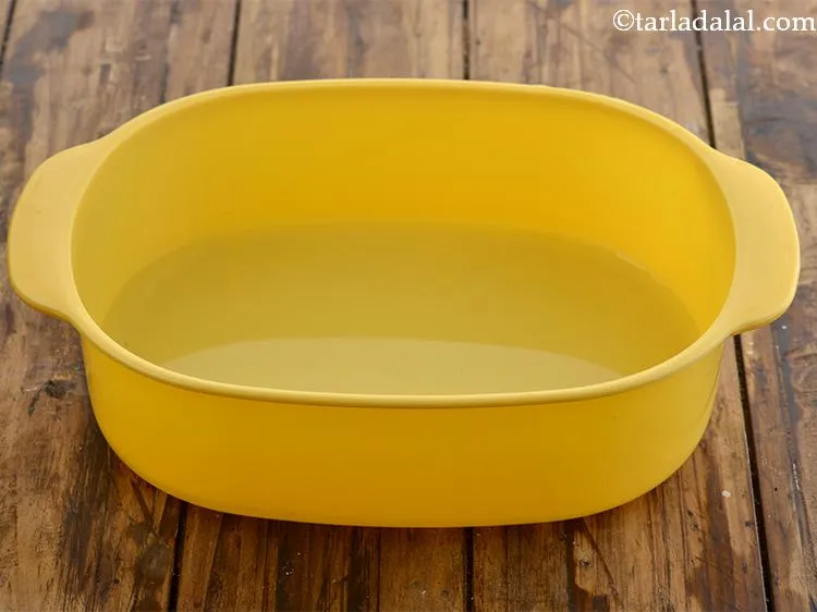 Step 17 – To make&nbsp;<strong>rava idli in microwave | microwave sooji idli | quick rava idli in microwave …